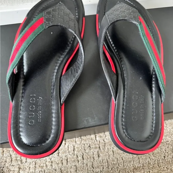 MEN’S NWT - NEVER WORN Gucci Black Sandals with Red and Green Accents