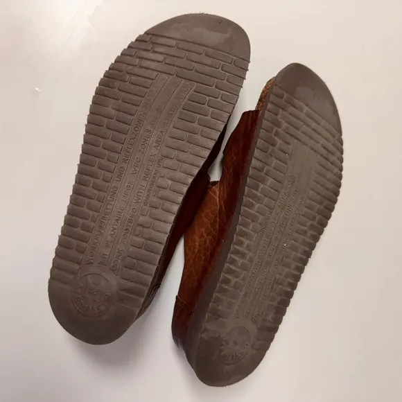 Mephisto Air-Relax Brown Leather Sandals with Buckles