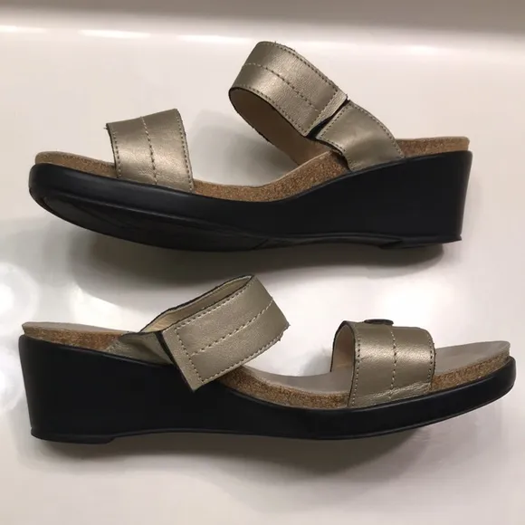 Mephisto Air-Relax Women’s Naiade Gold Metallic Rhinestone Straps Wedge Sandals