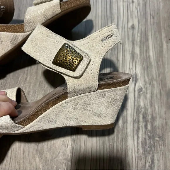 Mephisto Jackie Wedge Sandals Metallic Taupe Gold Size 39