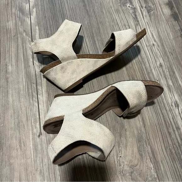 Mephisto Jackie Wedge Sandals Metallic Taupe Gold Size 39