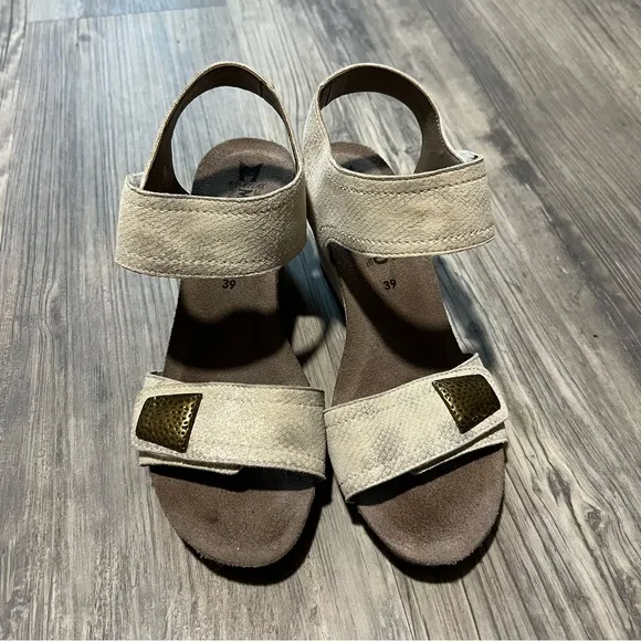 Mephisto Jackie Wedge Sandals Metallic Taupe Gold Size 39