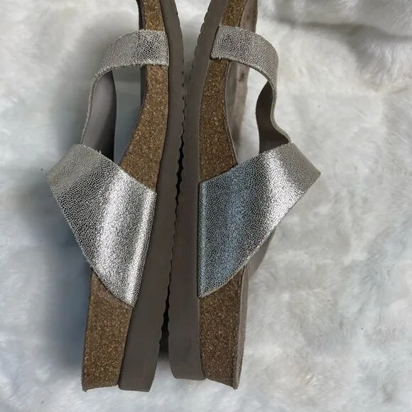 Mephisto metallic silver leather thong sandals with adjustable strap size EUR38