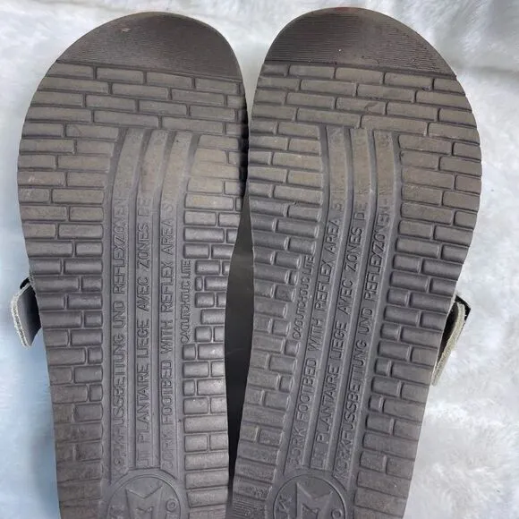 Mephisto metallic silver leather thong sandals with adjustable strap size EUR38