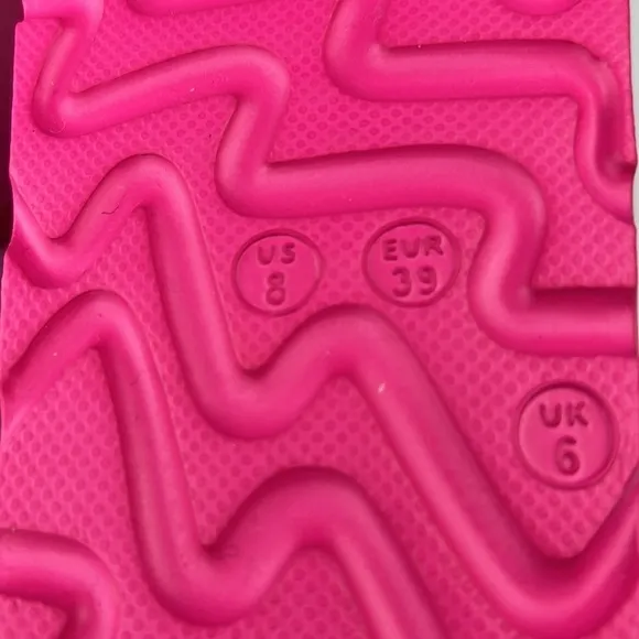 Mia - ‘Bright Pink Platform’ Sandals SZ: 7, 8, 9, 10. NWT
