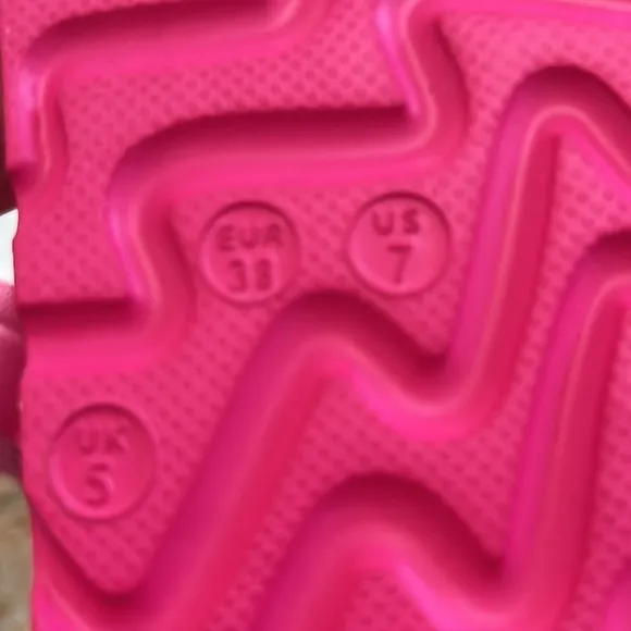 Mia - ‘Bright Pink Platform’ Sandals SZ: 7, 8, 9, 10. NWT