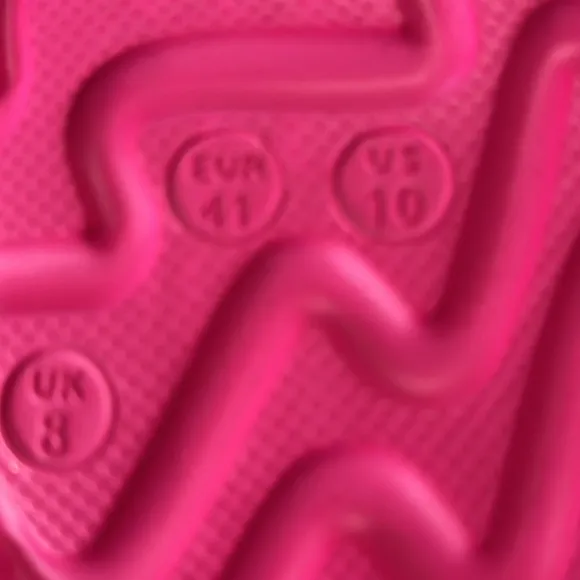 Mia - ‘Bright Pink Platform’ Sandals SZ: 7, 8, 9, 10. NWT