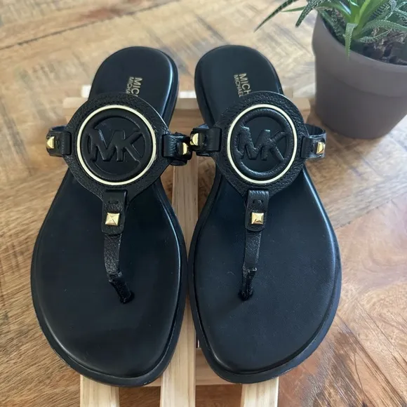 Michael Kors Aubrey Cutout Leather T-Strap Black Sandal Size 5.5