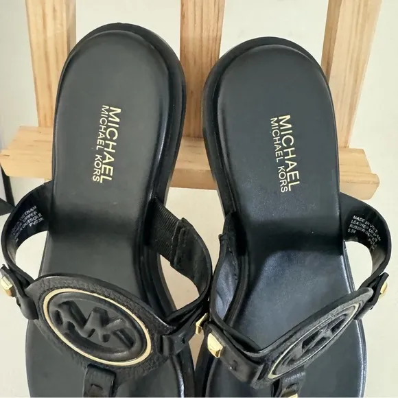 Michael Kors Aubrey Cutout Leather T-Strap Black Sandal Size 5.5