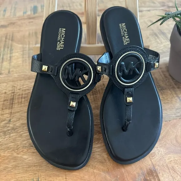 Michael Kors Aubrey Cutout Leather T-Strap Black Sandal Size 5.5
