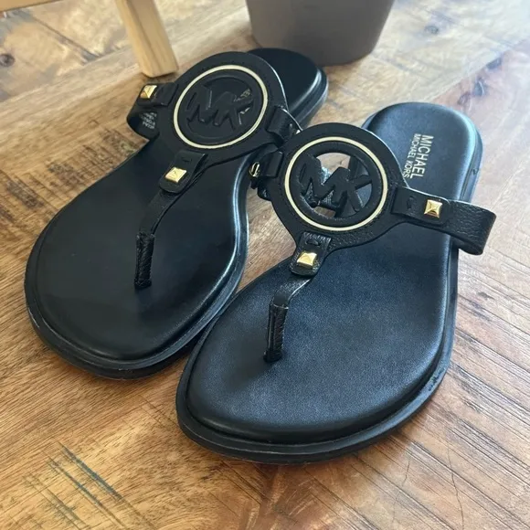 Michael Kors Aubrey Cutout Leather T-Strap Black Sandal Size 5.5