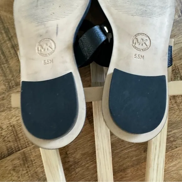 Michael Kors Aubrey Cutout Leather T-Strap Black Sandal Size 5.5