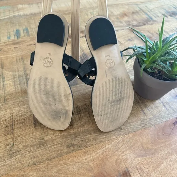 Michael Kors Aubrey Cutout Leather T-Strap Black Sandal Size 5.5