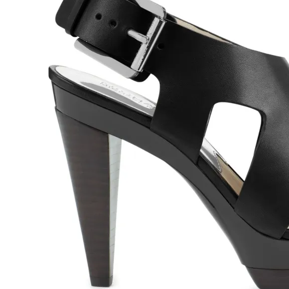 MICHAEL KORS Eleana Lacquer Platform Sandals EUC