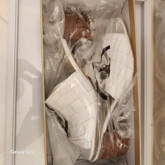 Michael Kors Ingrid Midheel Mule/Sandals. Size 9.5. Optic White. NIB.