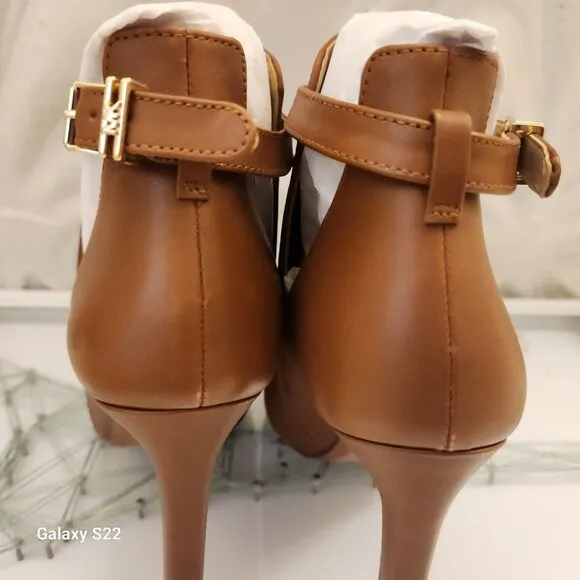 Michael Kors Leather &quot; Lawson Open Toe&quot; Heeled Sandals. NIB. Size 5.5