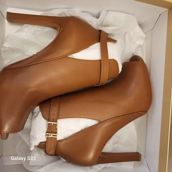 Michael Kors Leather &quot; Lawson Open Toe&quot; Heeled Sandals. NIB. Size 5.5