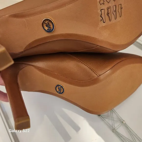 Michael Kors Leather &quot; Lawson Open Toe&quot; Heeled Sandals. NIB. Size 5.5