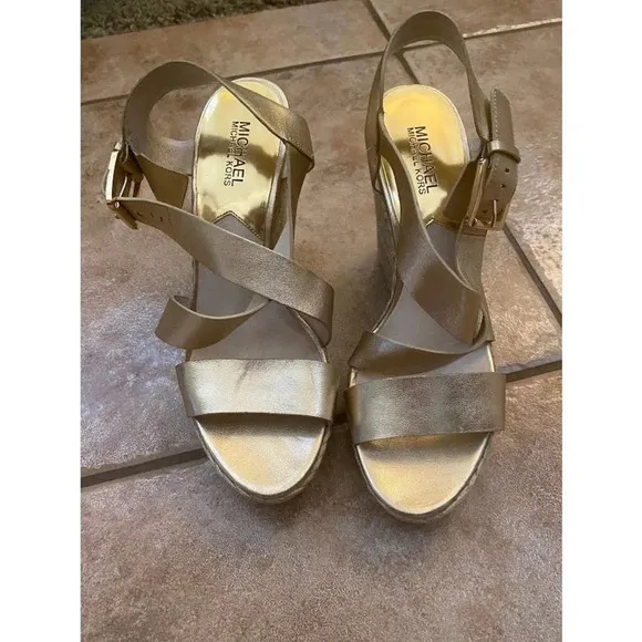 MICHAEL KORS  Women's Michael Kors Giovanna Gold Strappy Wedge Sandals 9.5
