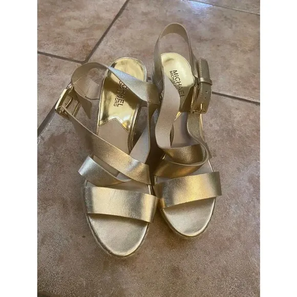 MICHAEL KORS  Women's Michael Kors Giovanna Gold Strappy Wedge Sandals 9.5
