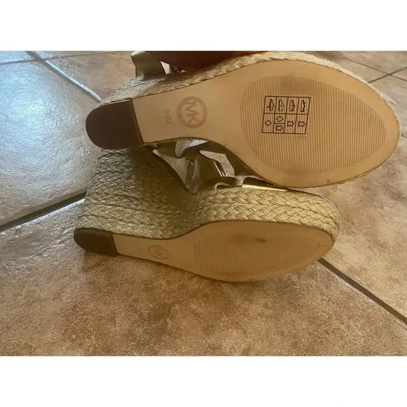 MICHAEL KORS  Women's Michael Kors Giovanna Gold Strappy Wedge Sandals 9.5