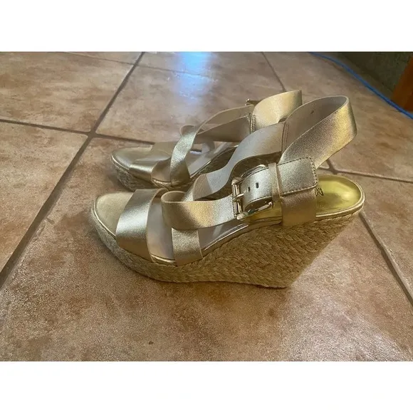 MICHAEL KORS  Women's Michael Kors Giovanna Gold Strappy Wedge Sandals 9.5