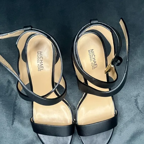 MICHAEL Michael Kors Women Kaylee Wedge Sandal Size 6