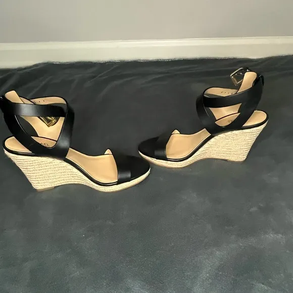 MICHAEL Michael Kors Women Kaylee Wedge Sandal Size 6