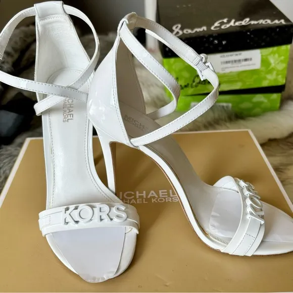 ❤️Micheal Kors new summer white leather sandals  size 5.5 ❤️.New❤️Goldie’s 🦋