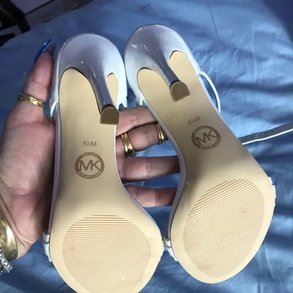 ❤️Micheal Kors new summer white leather sandals  size 5.5 ❤️.New❤️Goldie’s 🦋