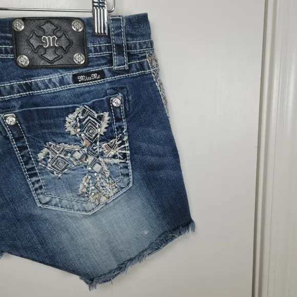 Miss Me Mid-Rise Easy Embellished Shorts Size 29