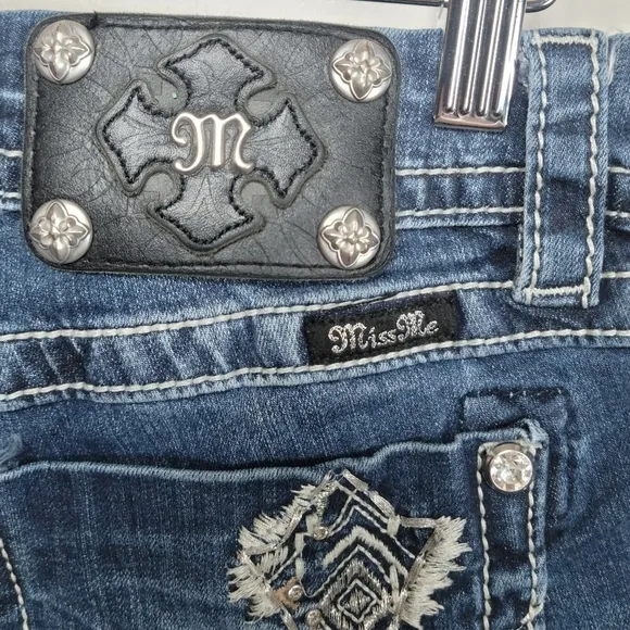 Miss Me Mid-Rise Easy Embellished Shorts Size 29