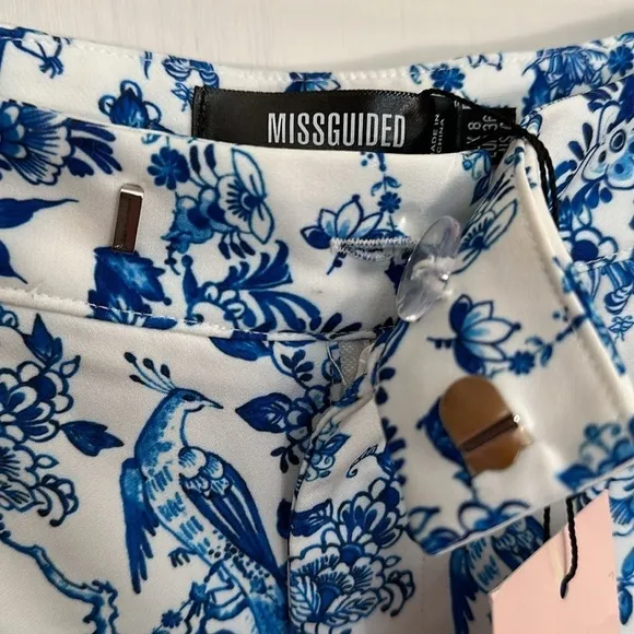 MISSGUIDED Coordinates High Cut Tailored Shorts - White/Blue Bird Floral Print