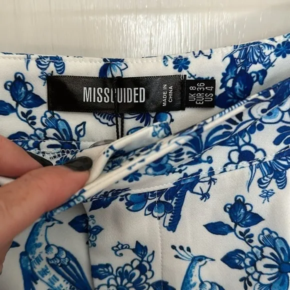 MISSGUIDED Coordinates High Cut Tailored Shorts - White/Blue Bird Floral Print