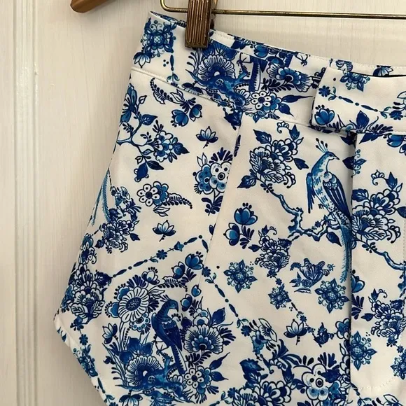 MISSGUIDED Coordinates High Cut Tailored Shorts - White/Blue Bird Floral Print