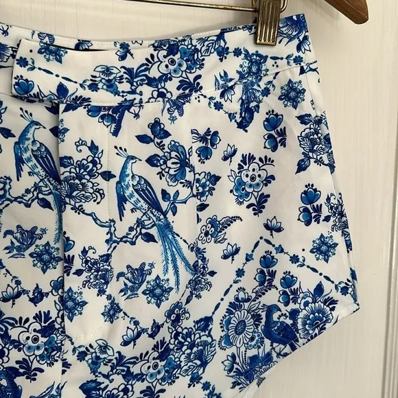MISSGUIDED Coordinates High Cut Tailored Shorts - White/Blue Bird Floral Print
