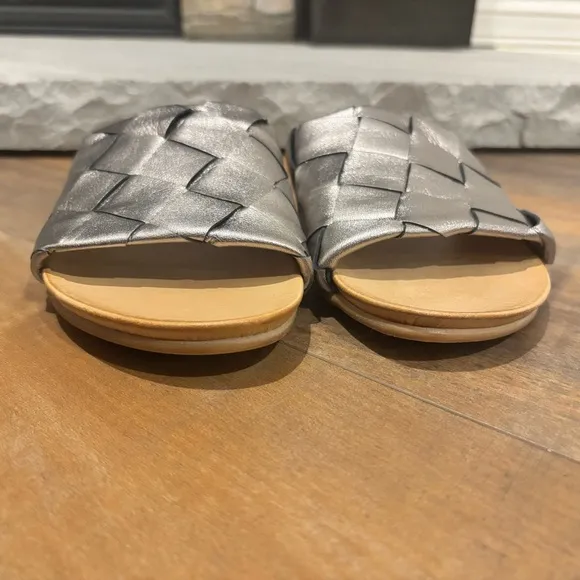 Miz Mooz Women’s Size 8 Augustine Pewter Metallic Woven Leather Slip On Sandals