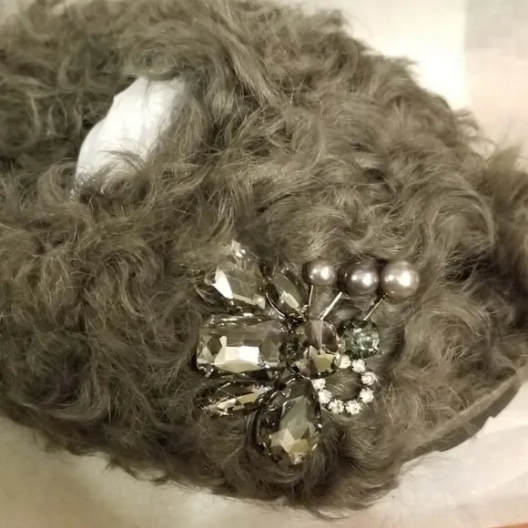 Movie's Shearling Rhinestone Brooch Flat Cozy Sandals Gray Size 8