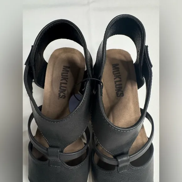 Muk Luks Grey Sandals with Contoured Footbed and Adjustable Straps Size 7