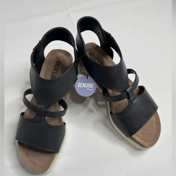 Muk Luks Grey Sandals with Contoured Footbed and Adjustable Straps Size 7