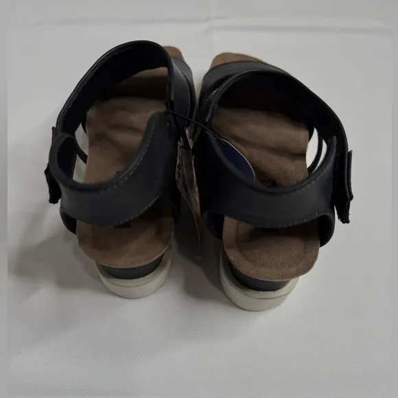 Muk Luks Grey Sandals with Contoured Footbed and Adjustable Straps Size 7