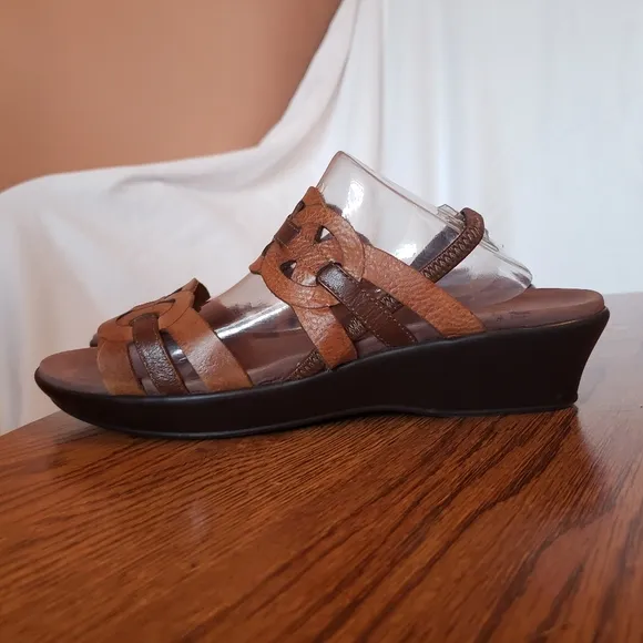 MUNRO AMERICAN Solar Sandals Slingback Brown &amp; tan 8.5