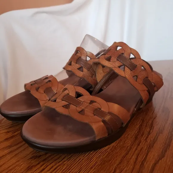 MUNRO AMERICAN Solar Sandals Slingback Brown &amp; tan 8.5