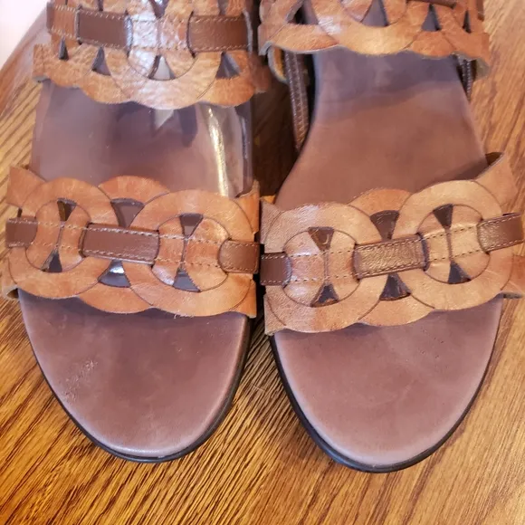 MUNRO AMERICAN Solar Sandals Slingback Brown &amp; tan 8.5