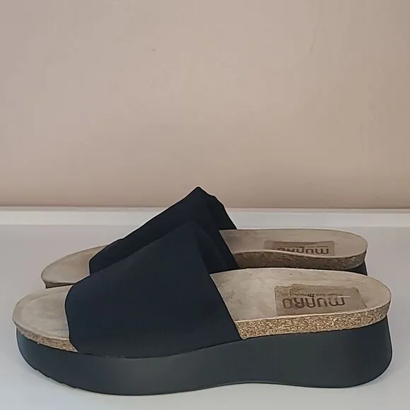 MUNRO Casita Slide Sandals Platform Wedge Black Stretch Fabric Size 9M NWOB