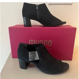 Munro Sable Sandals Black-Suede