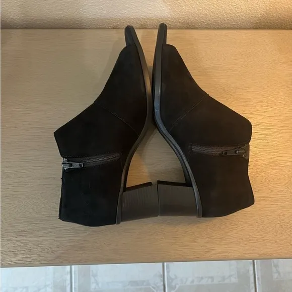 Munro Sable Sandals Black-Suede