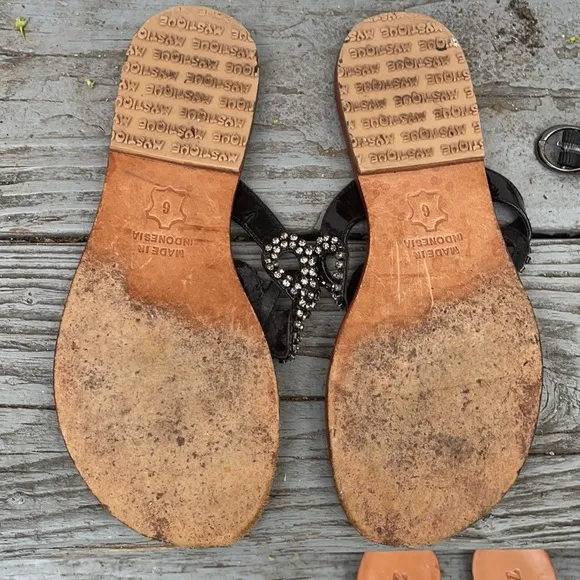 Mystique Sandals size 6