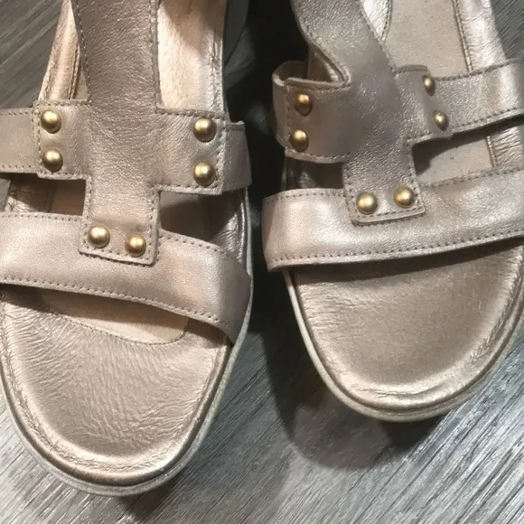 Naot “Flirt” Silver Threads Leather Adjustable Strap Wedge Sandals size 11