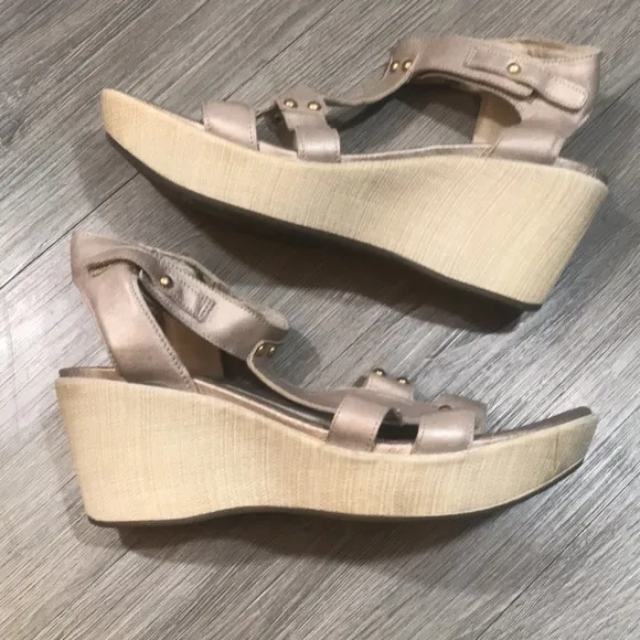 Naot “Flirt” Silver Threads Leather Adjustable Strap Wedge Sandals size 11